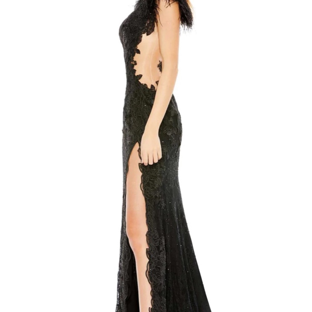 Mac Duggal FEATHER CAP SLEEVE LACE GOWN size 6 style 67782. Black - Picture 5 of 14